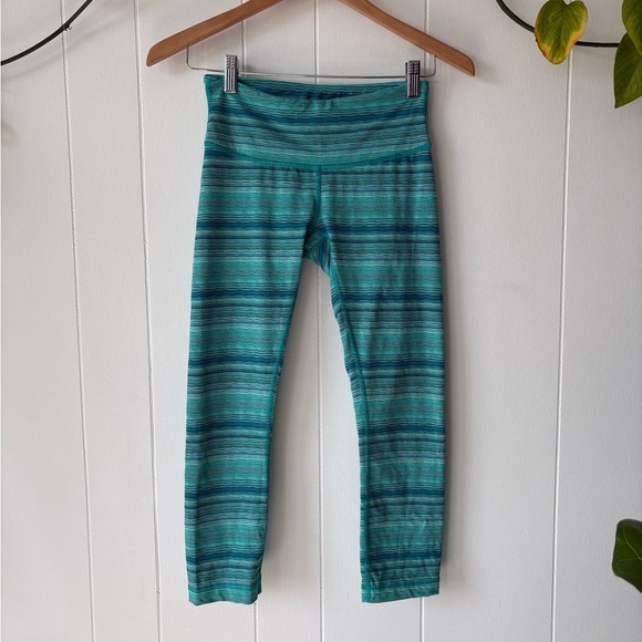 Lululemon Wunder Under Crop Luxtreme | Size 4 - Picture 2 of 6